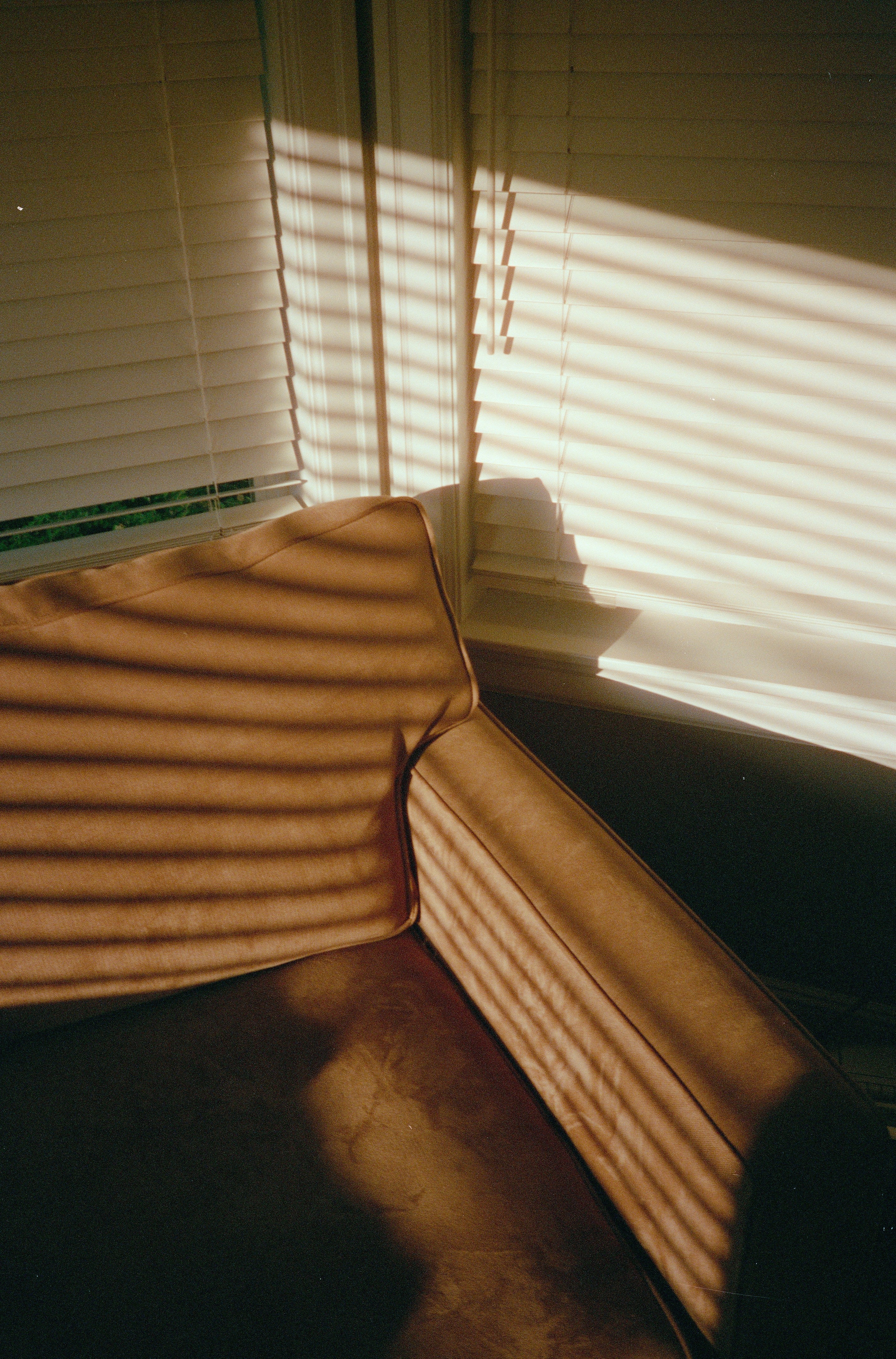 Fensterfolien und die Magie des Morgenlichts: Tipps für stilvolle Raumgestaltung