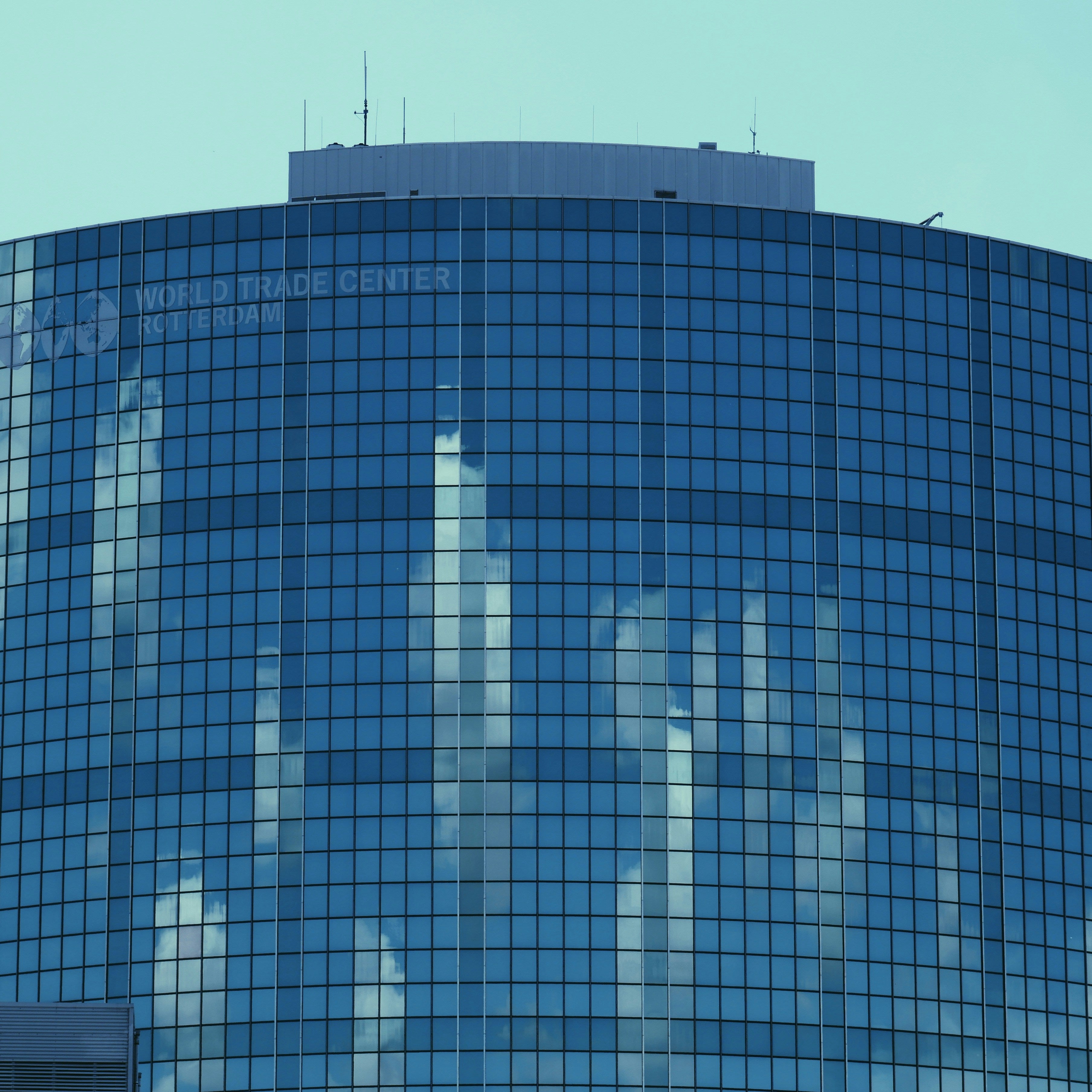 Farbige Spiegelfolie: Frischer Wind für Ihre Räume - Marapon Farbige Spiegelfolie: Frischer Wind für Ihre Räume - Marapon