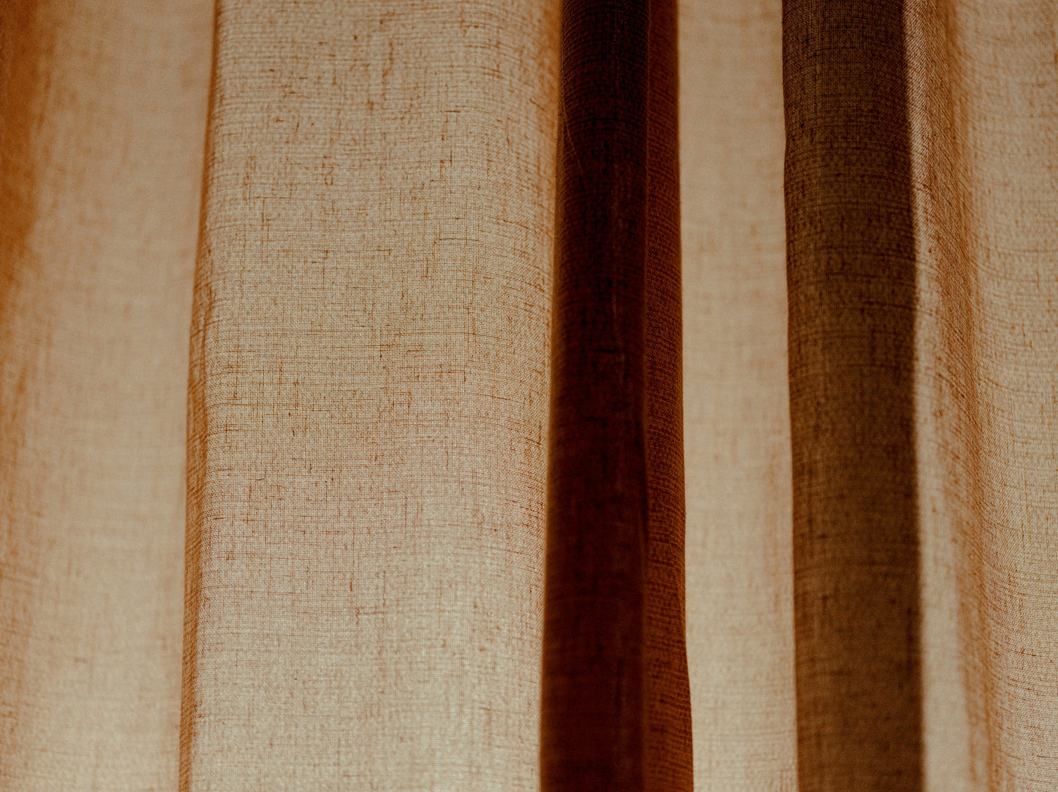 Gardinen mit Retro-Flair: Ein Blick zurück in die Vergangenheit und wie Sie diesen Stil zu Hause integrieren.