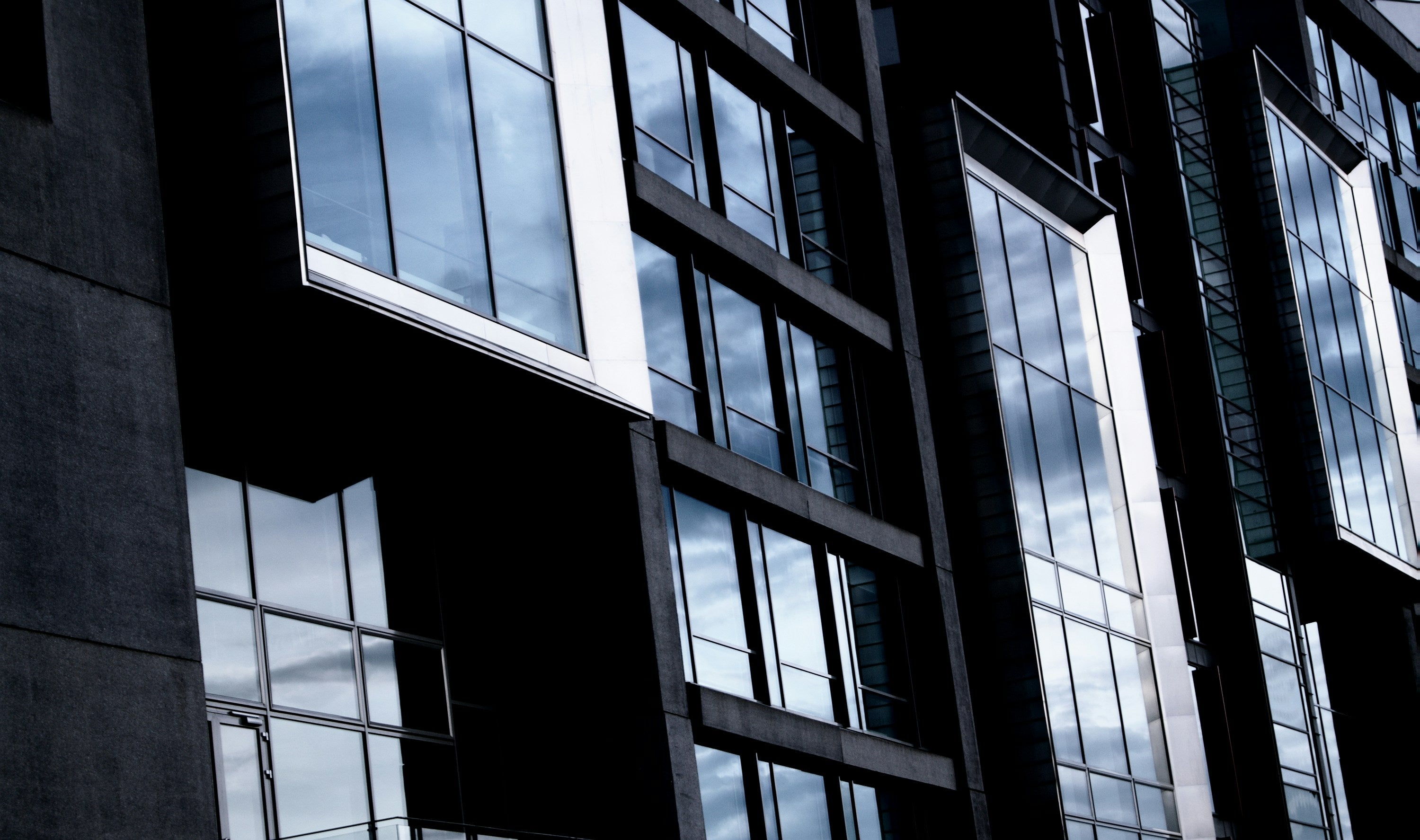 Wie schützen Sie Ihre Fenster das ganze Jahr über? Entdecken Sie die Vorteile wetterfester PVC-Fensterfolien!