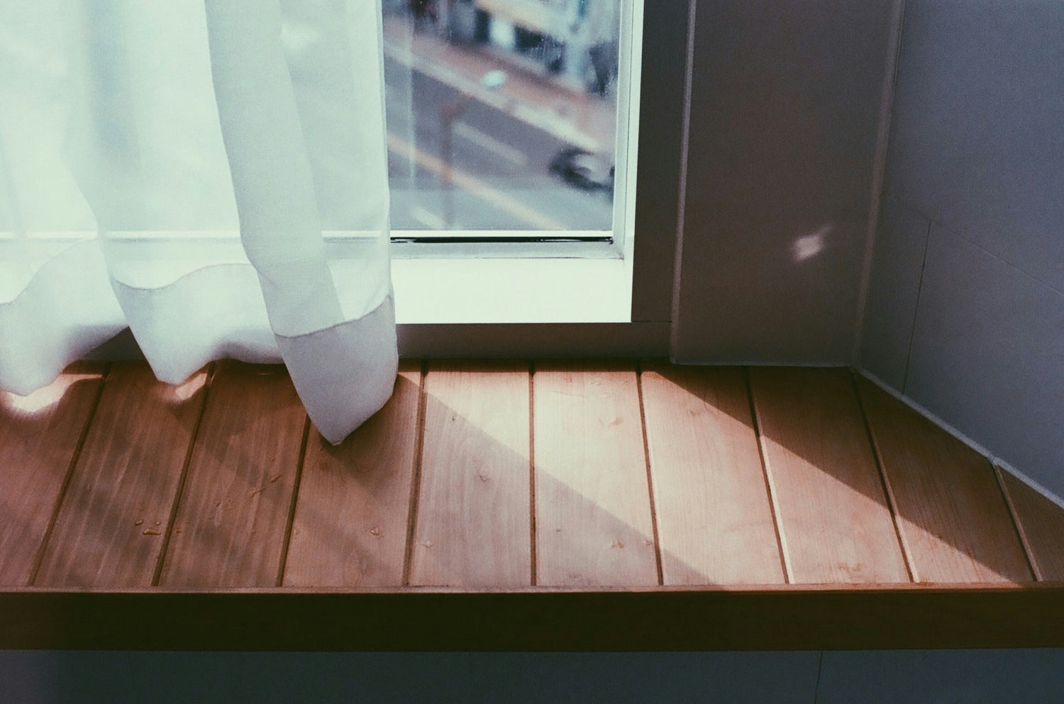 Kreative Fenstergestaltung: So setzen Sie Ihre Fensterbank perfekt in Szene