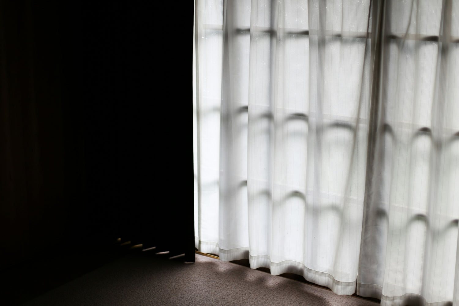 Wie Gardinen Ihr Zuhause stilvoll zonieren und Raum schaffen