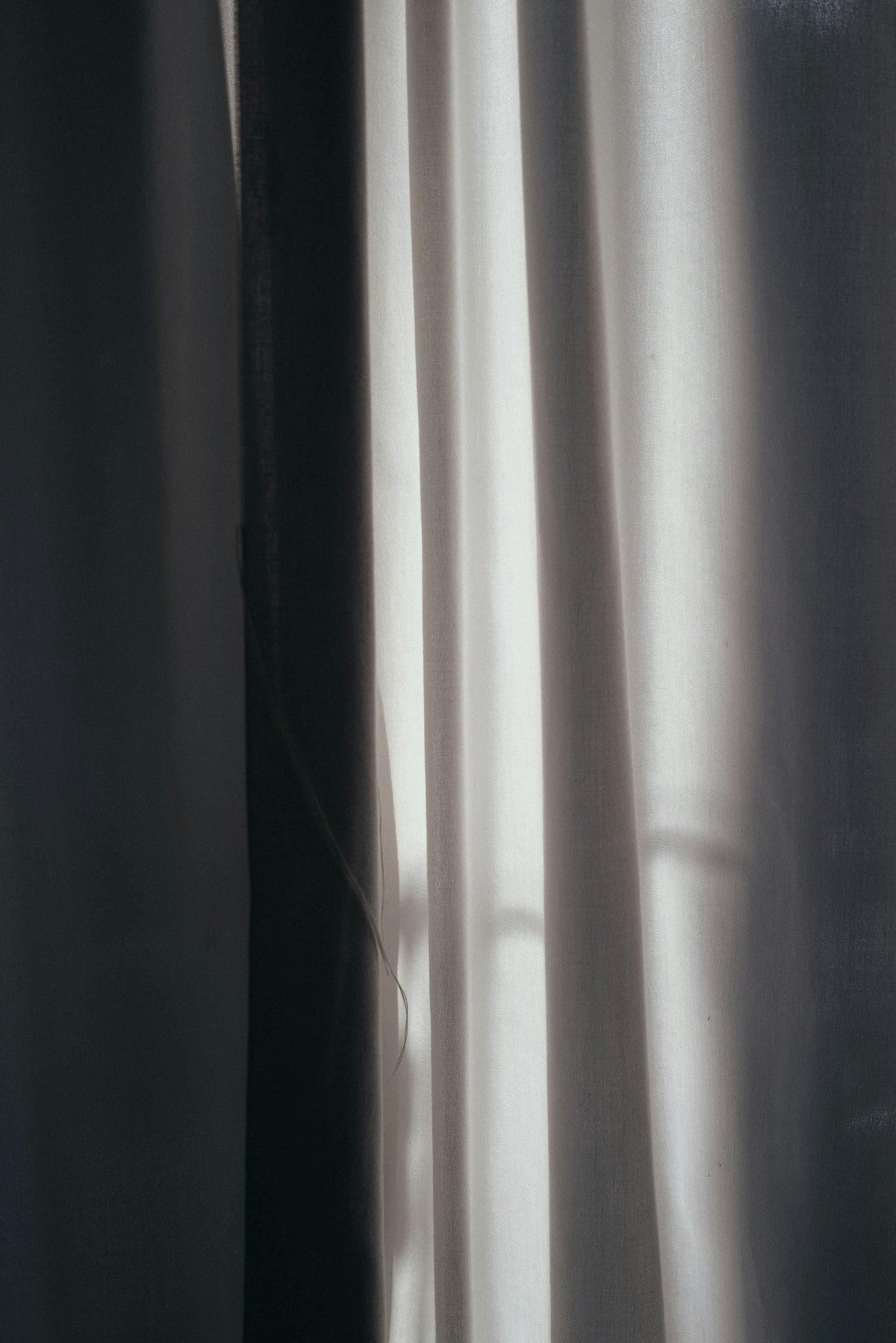 Wie Gardinen Ihre offenen Wohnkonzepte geschickt zonieren