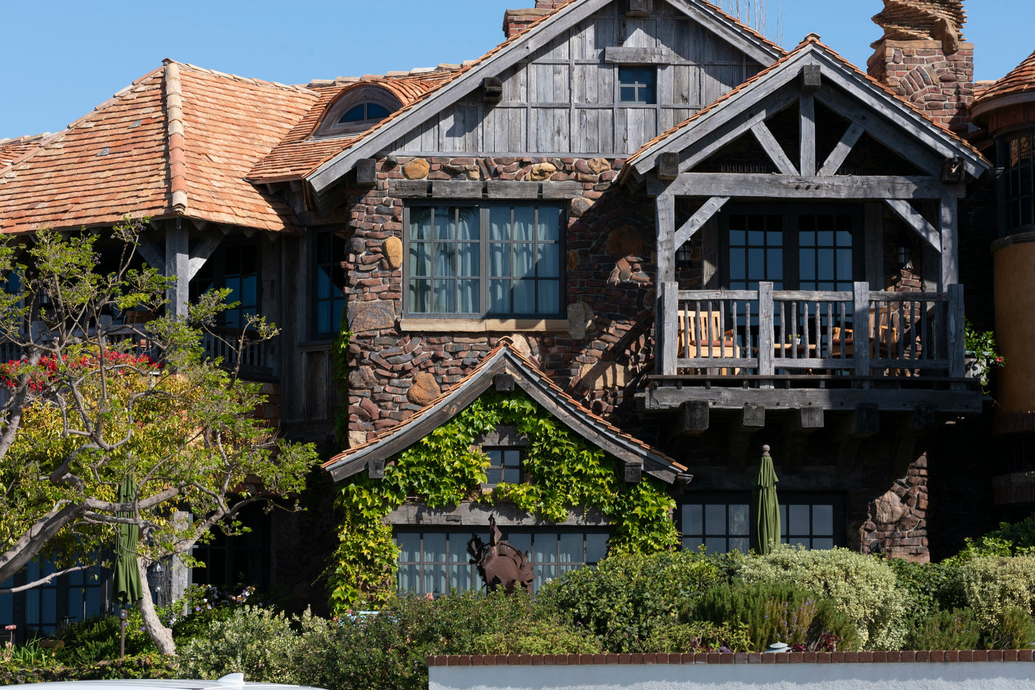 Wie Fensterfolien gezielt Licht lenken und Räume harmonisch gestalten