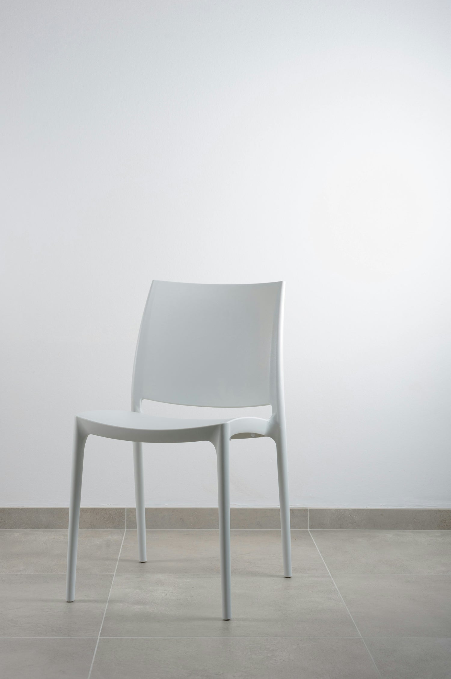Die vielseitige Wirkung von Möbelfolie: Wie strahlend schön sind Möbel in Weiß?
