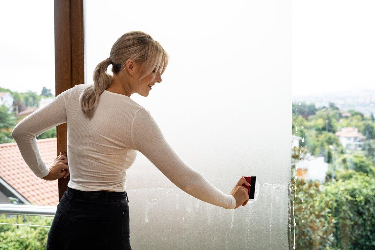 Wie man Milchglasfolie richtig anbringt - MARAPON®