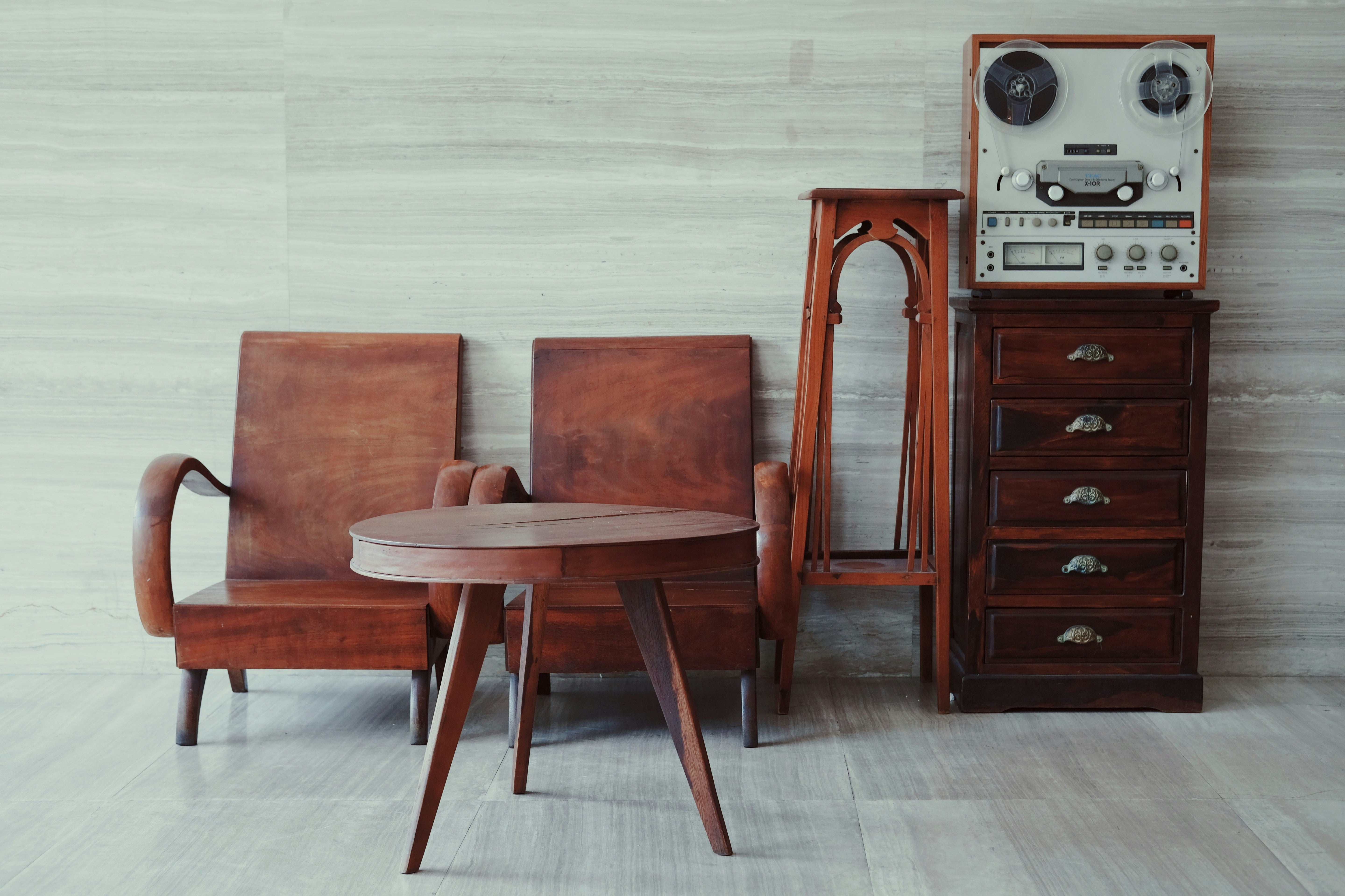 Fragen Sie sich: Wie gelingt der Vintage Look mit Möbelfolien?