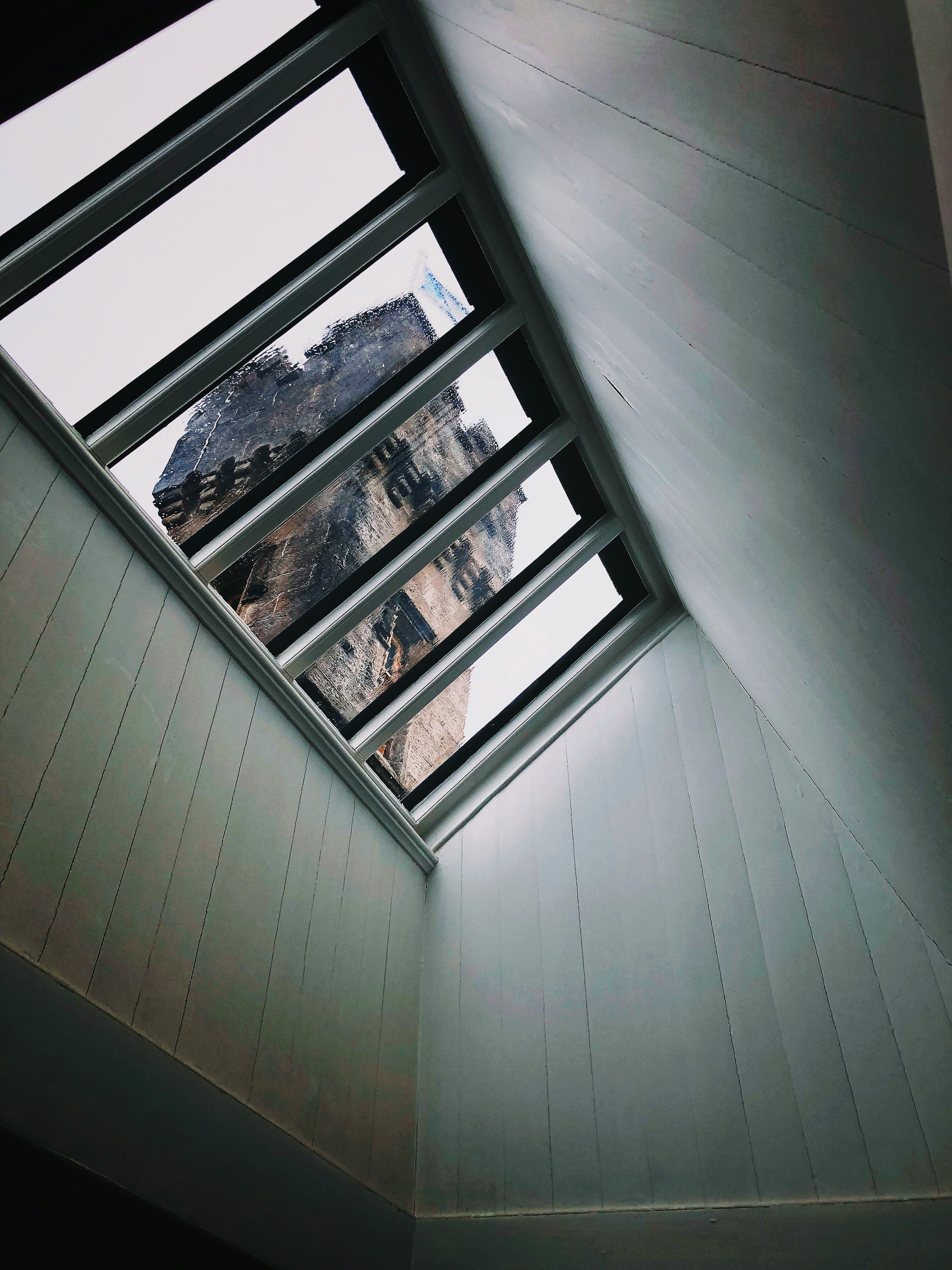 Schützen Sie Ihr Zuhause: Die Vorteile von Fensterfolien für Dachfenster