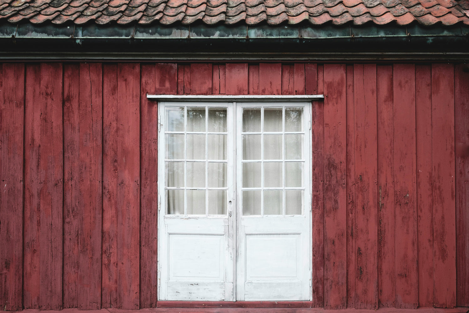 Fenstergestaltung im skandinavischen Stil: Schaffen Sie Ruhe und Klarheit in Ihrem Raum
