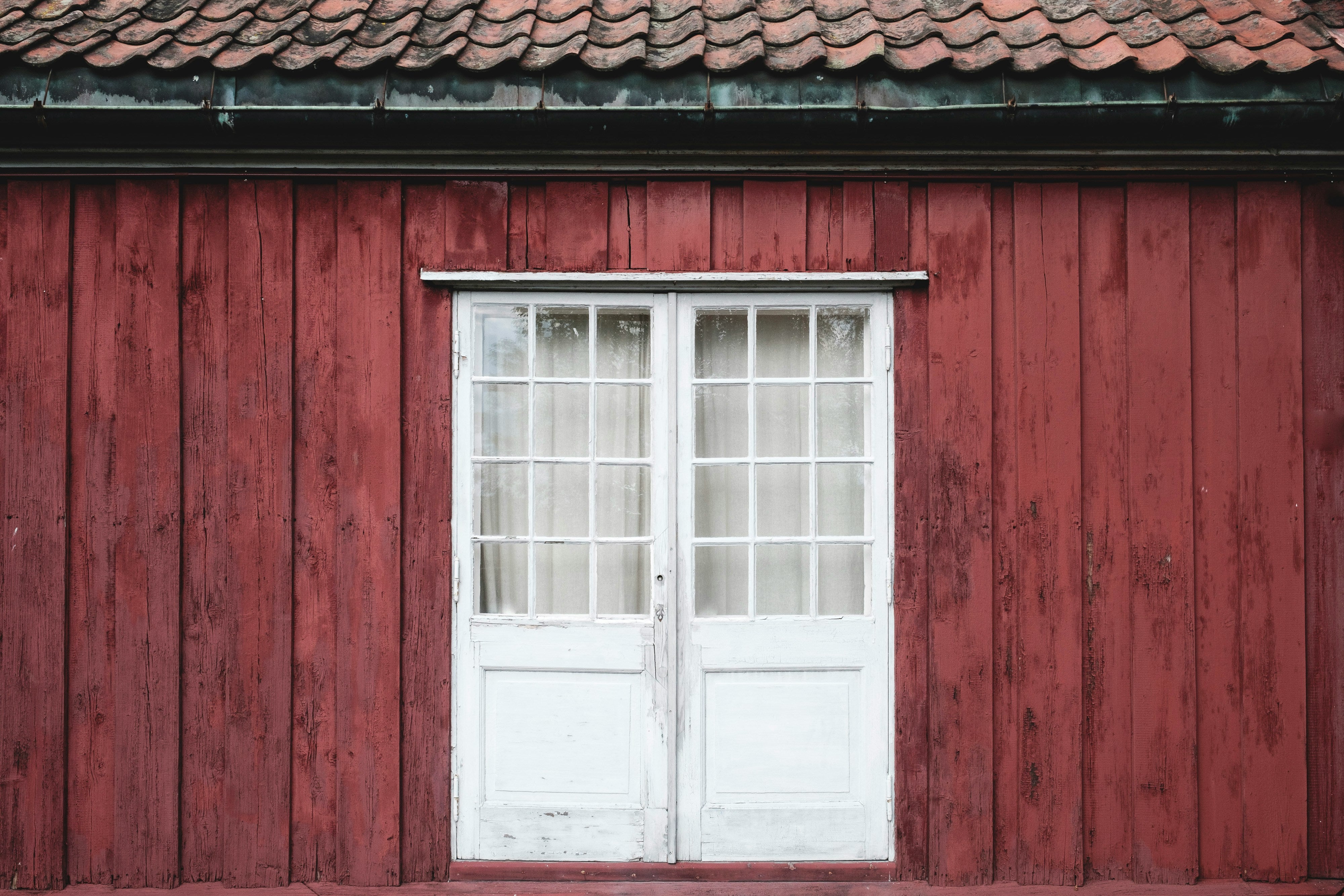Fenstergestaltung im skandinavischen Stil: Schaffen Sie Ruhe und Klarheit in Ihrem Raum