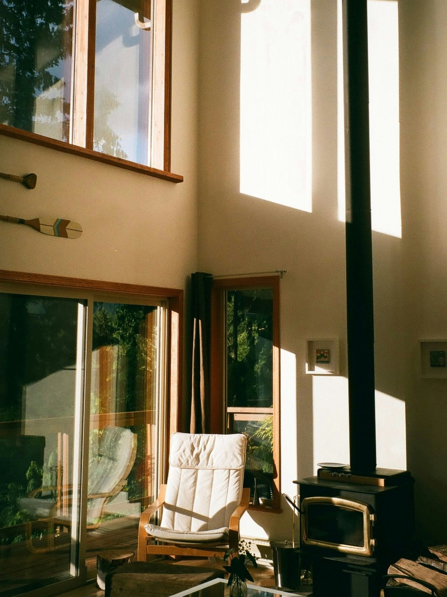 Schützen und gestalten Sie Ihre Räume – Fensterfolie mit UV-Schutz im Fokus