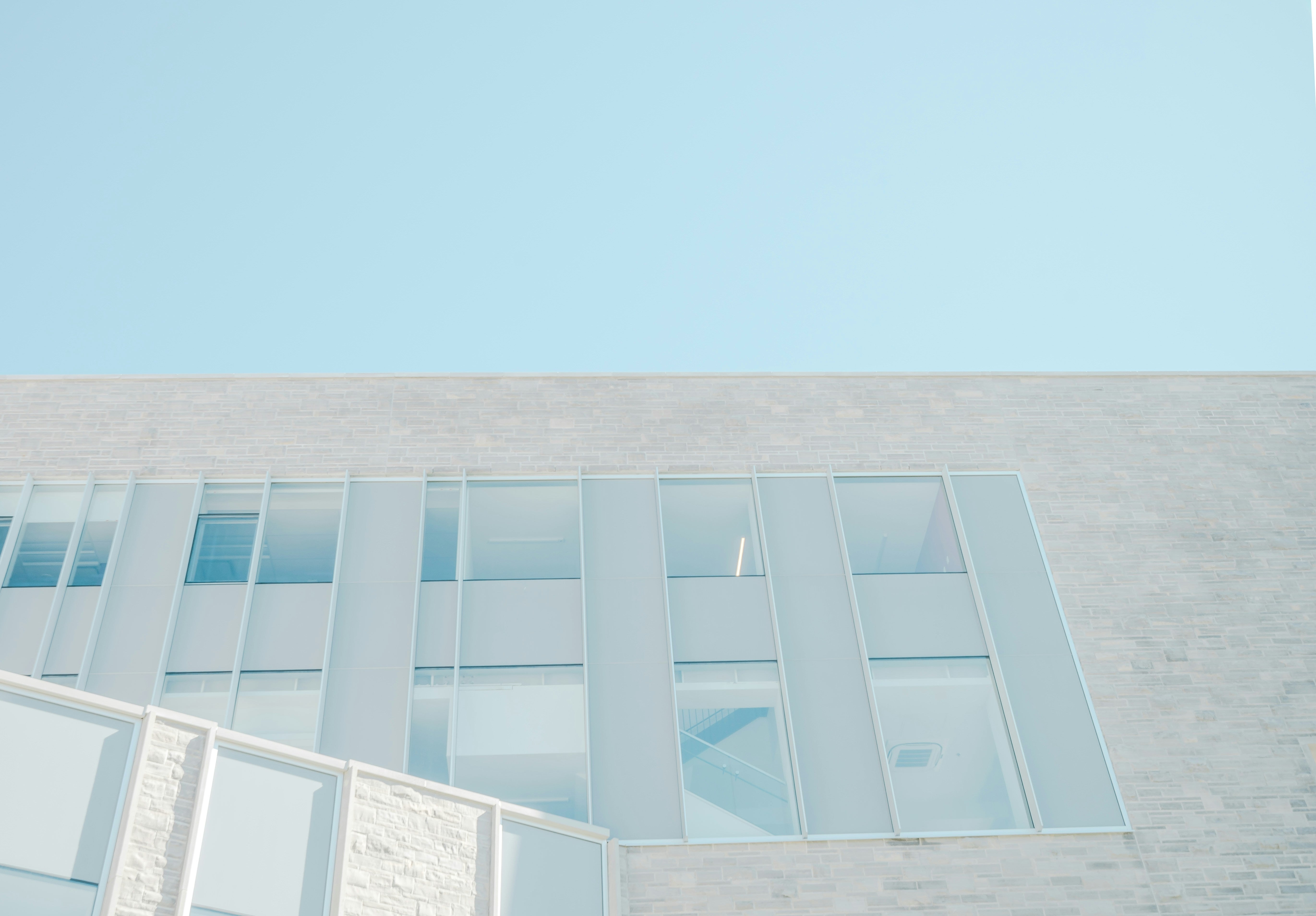 Optimieren Sie Ihre Dachwohnung: Die Vorteile von Fensterfolien im Überblick