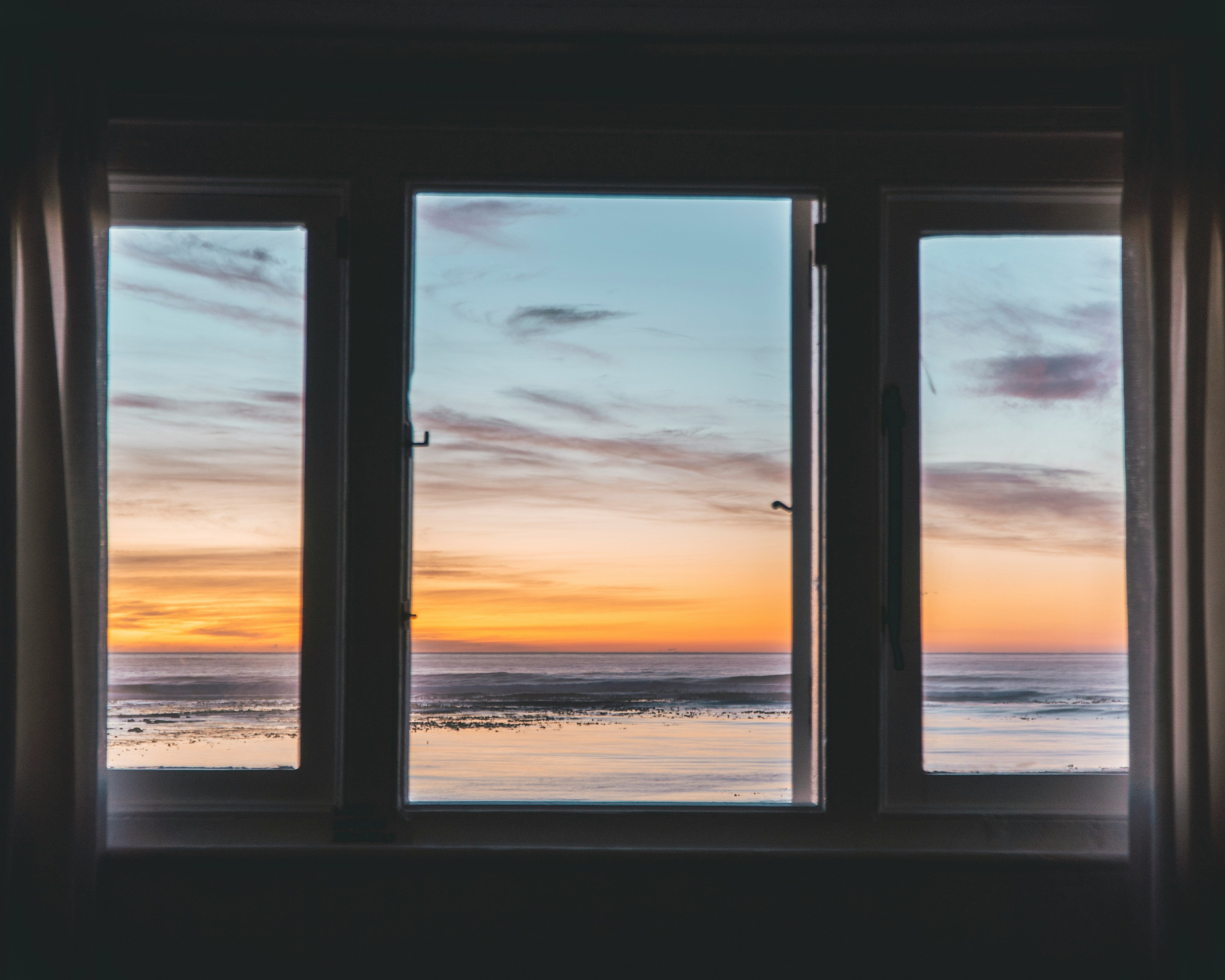 Stilvolle Sicherheit: So kombinieren Sie Vorhänge und Fensterfolie für Ihr Zuhause