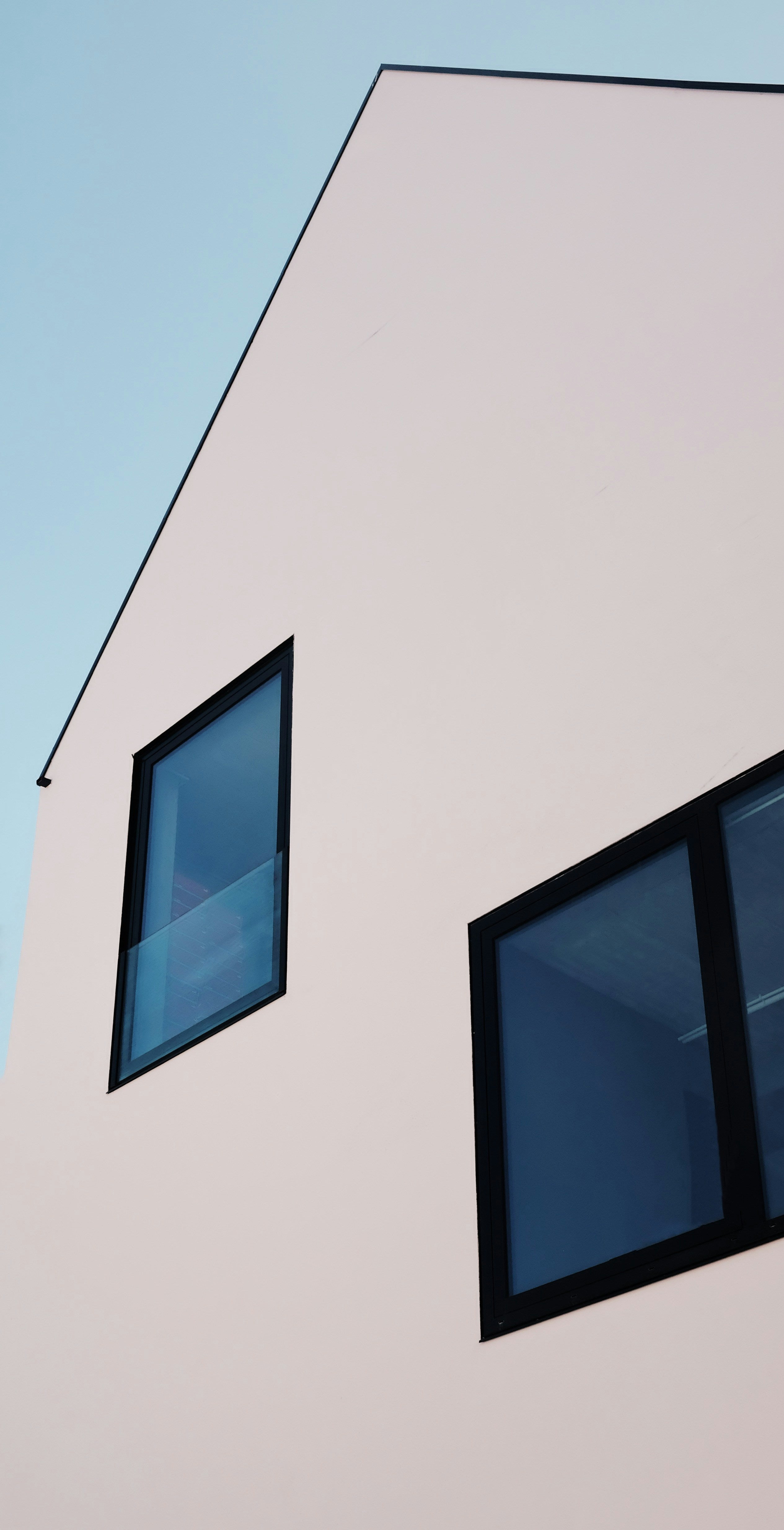 Kreative Ideen: Fensterfolie für ein modernes Bauhaus-Fenster