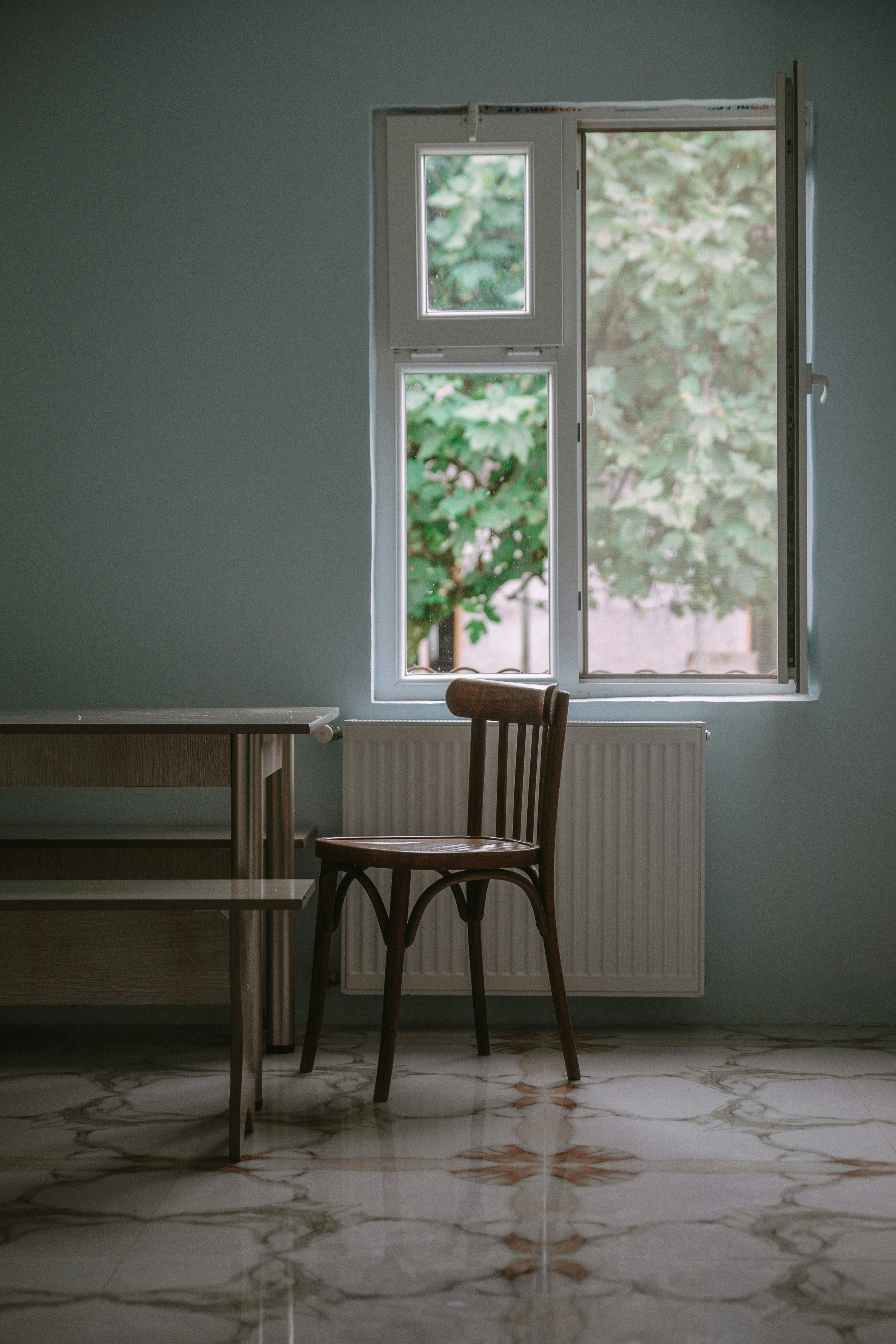 Wie Fensterfolien mit edlen Mustern Ihrem Raum einen Hauch von Luxus verleihen können